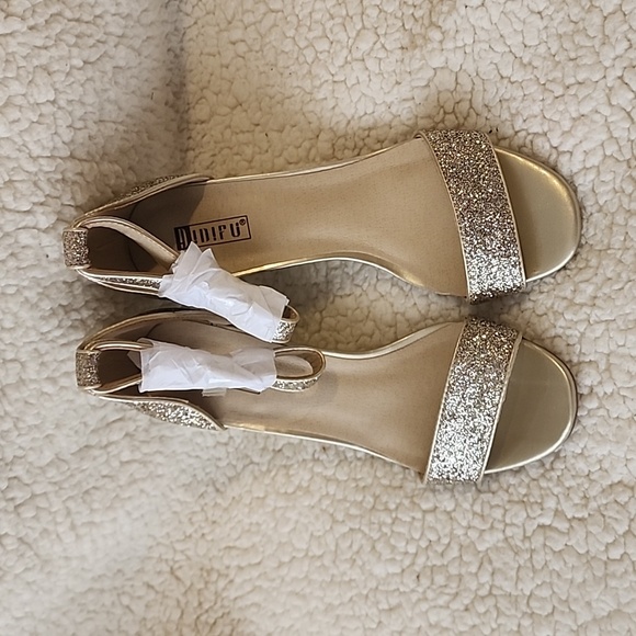 Shoes - Picture 2 of 6